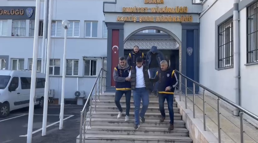 Bursa’da motosiklet hırsızlığı çetesi polisten kaçamadı