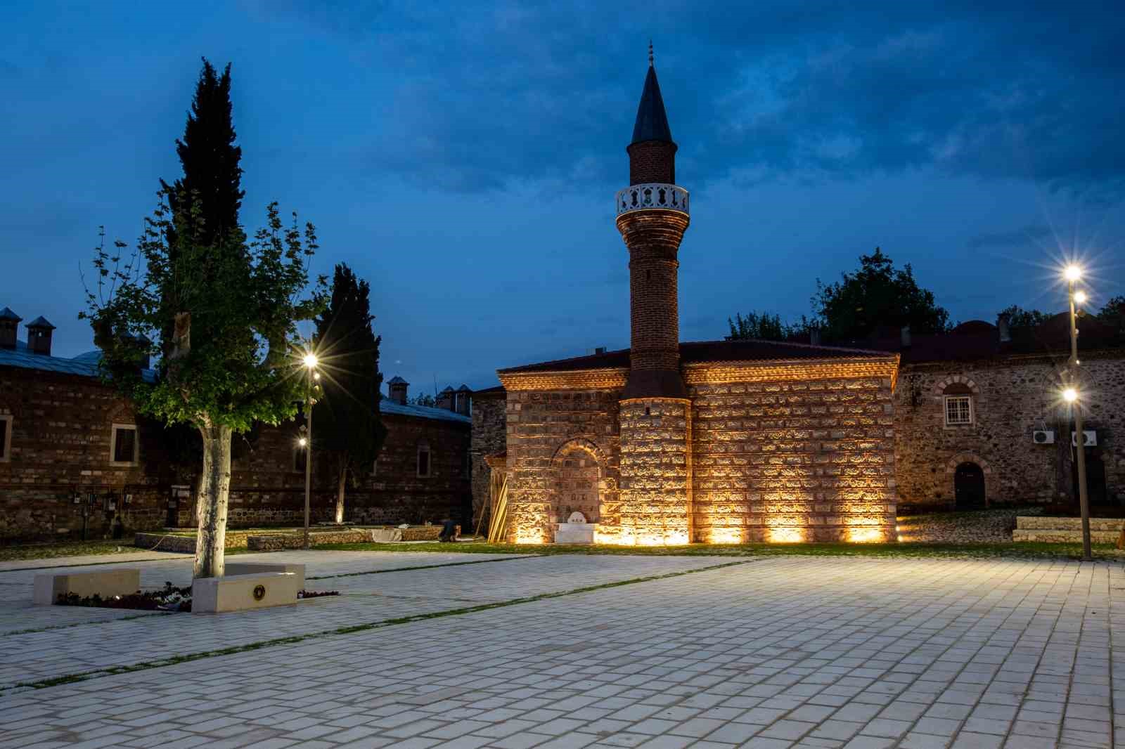 Bursa’nın kalbinde tarihi dönüşüm...Tarihi mescitte 65 yıl sonra ilk Cuma