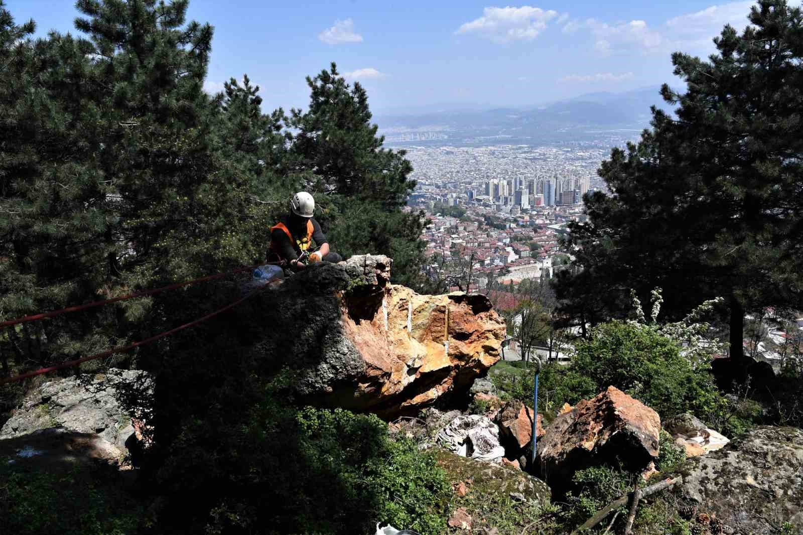 Bursa’yı tehdit eden dev kayalar tehlike olmaktan çıktı