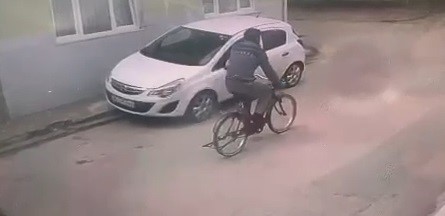 Bisikletli cambaz hırsız kamerada