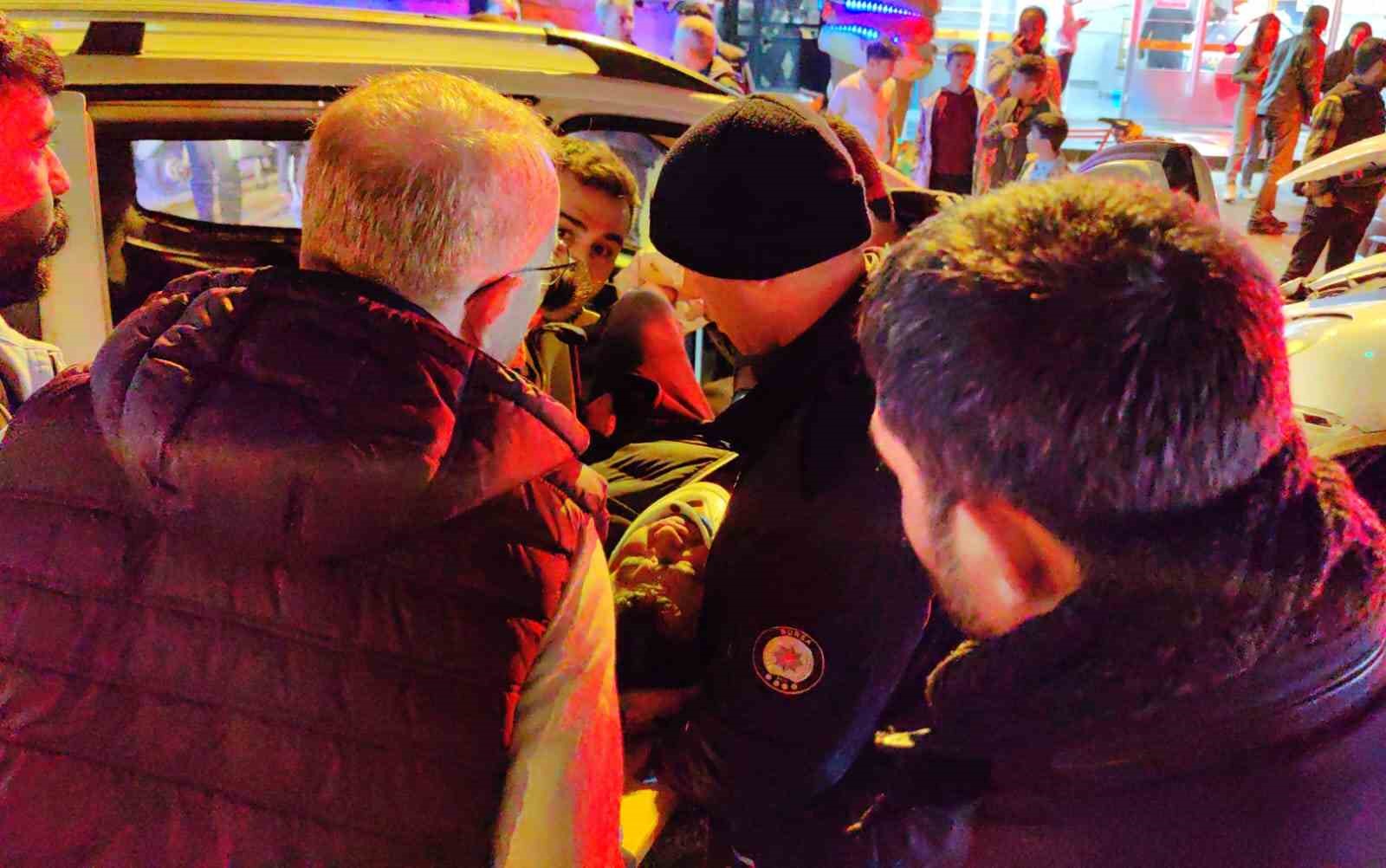 Bursa’da iki aracın kafa kafaya çarpıştığı feci kaza kamerada: 2 yaralı