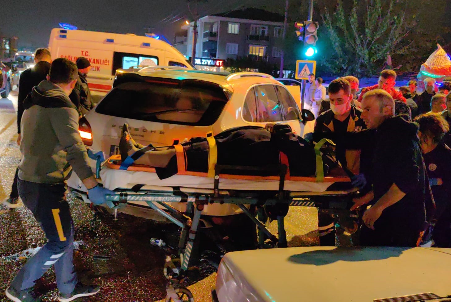 Bursa’da iki aracın kafa kafaya çarpıştığı feci kaza kamerada: 2 yaralı