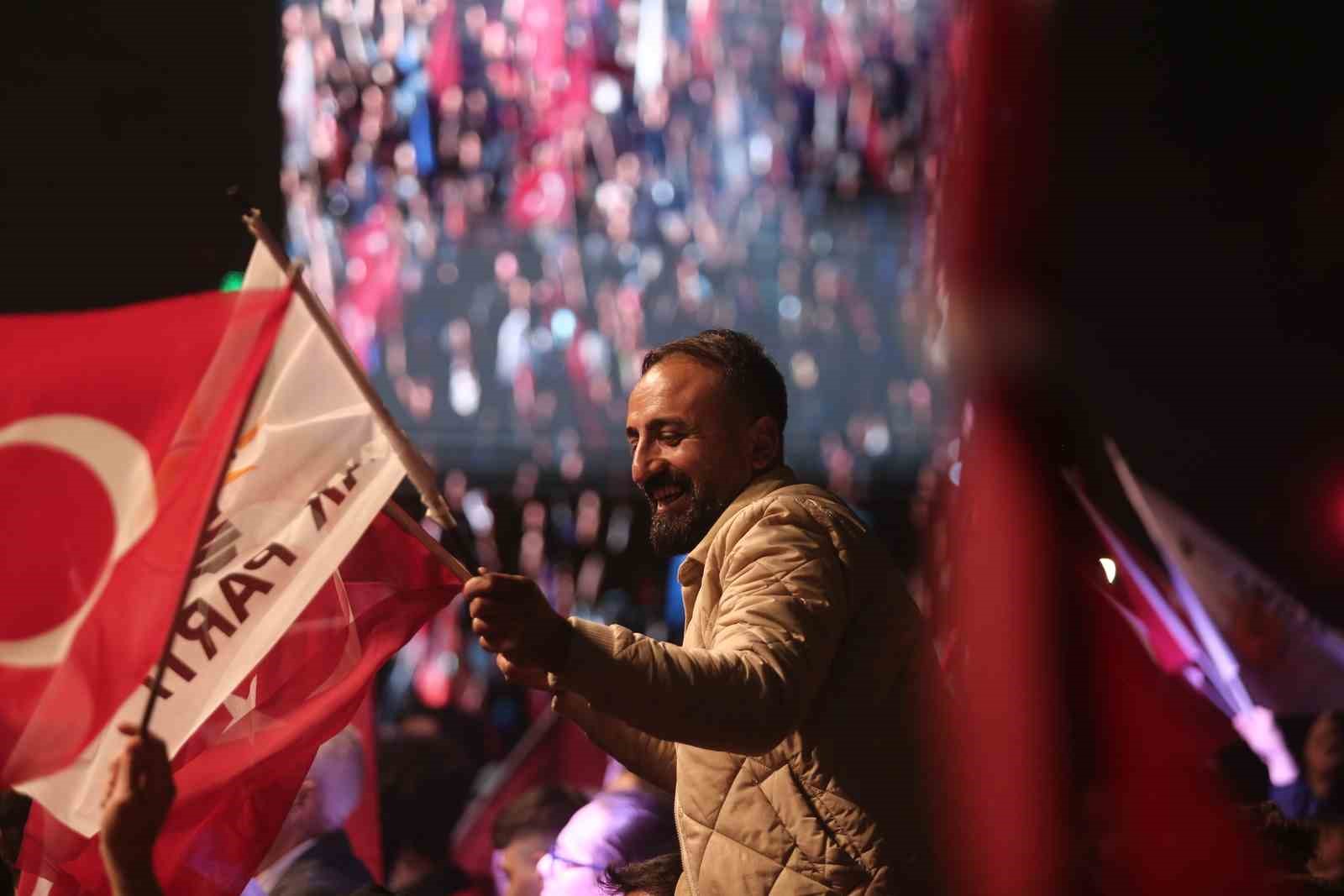 Cumhurbaşkanı Erdoğan’a yüksek destek veren Bursa’da coşkulu kutlama