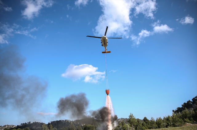Orman yangınlarına karşı TUSAŞ T-70 helikopteri 