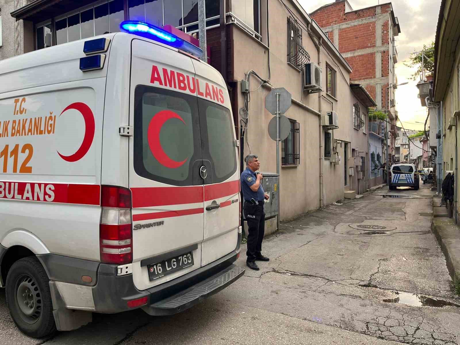 Bursa’da cezaevinden çıkan kişi üvey babası ve annesini bıçakladı