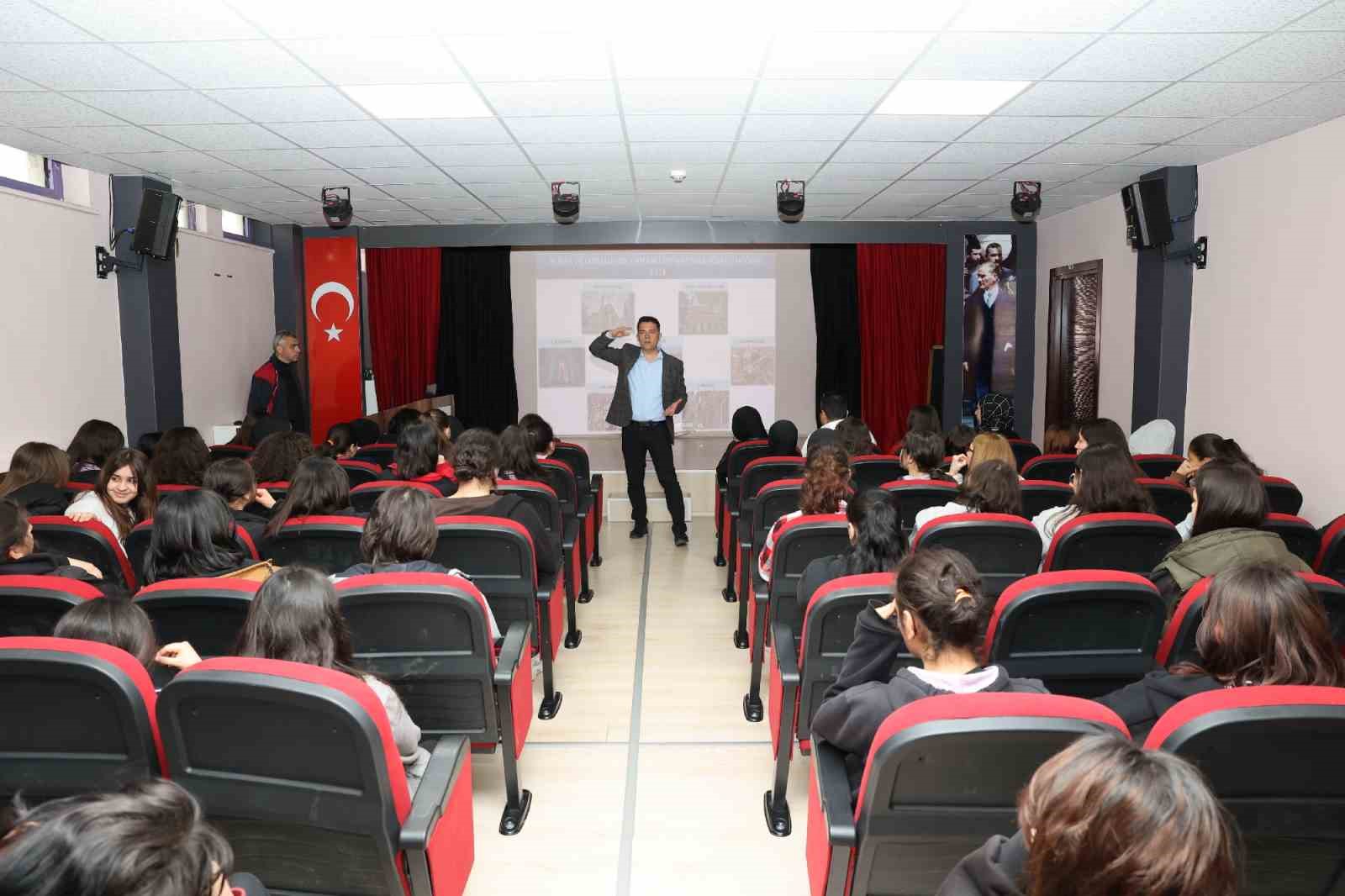 Liseliler, ‘Yaşayan geçmişi ile’ Bursa’yı tanıyor