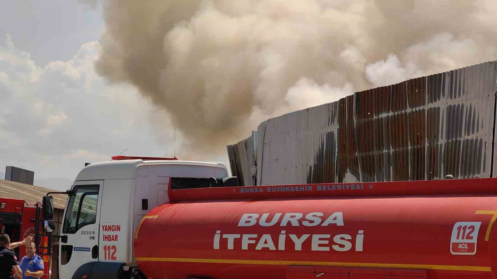 Bursa’da geri dönüşüm tesisinde korkutan yangın