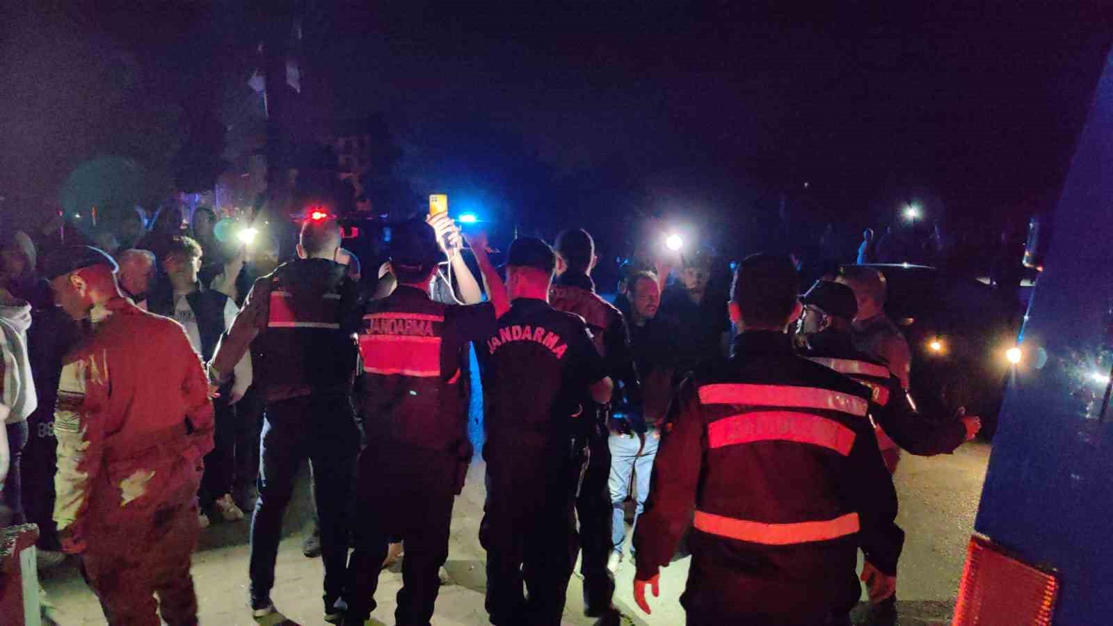 Bursa’da gerginlik 5 saat sürdü: Jandarma üniformasıyla gözaltına alındılar
