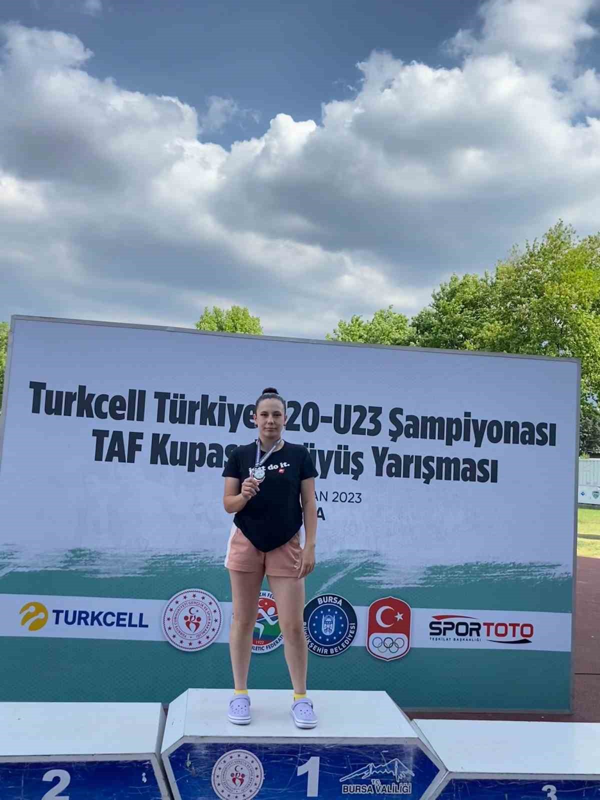 Bursa Büyükşehir Belediyespor, Türkiye Atletizm Şampiyonası’nda madalyaları topladı