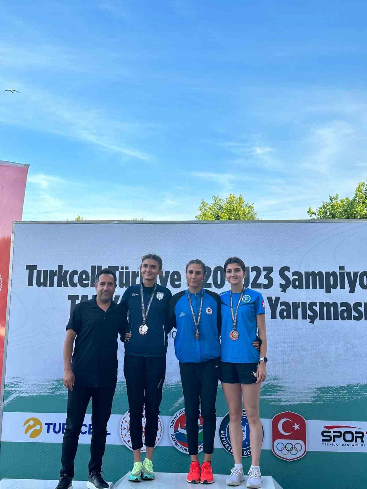 Bursa Büyükşehir Belediyespor, Türkiye Atletizm Şampiyonası’nda madalyaları topladı
