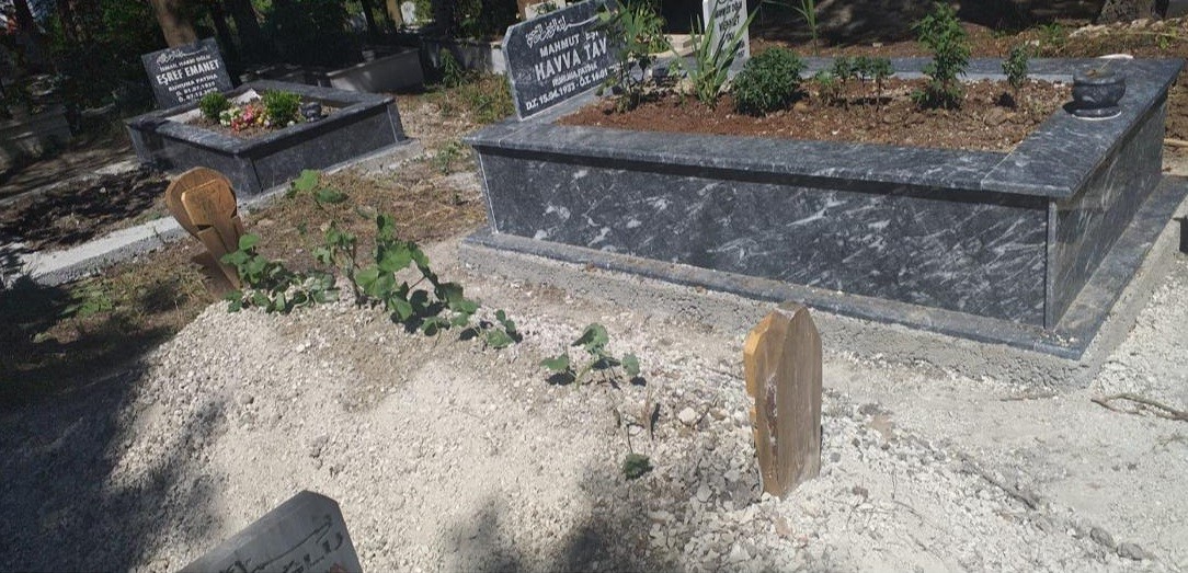 (Özel) Vefat eden çocuklarının mezarını paylaşamadılar