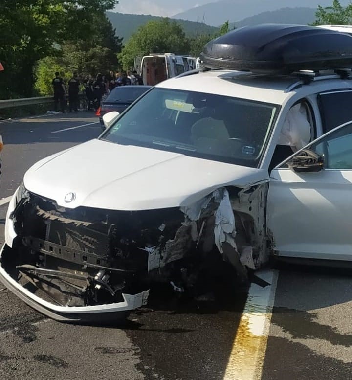Tali yoldan çıkan otomobile çarptı: 4 yaralı