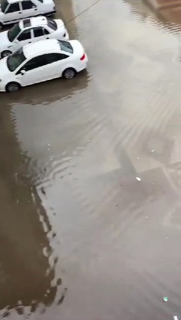 Yağmurlu havada bisikletinin hazin sonu kamerada