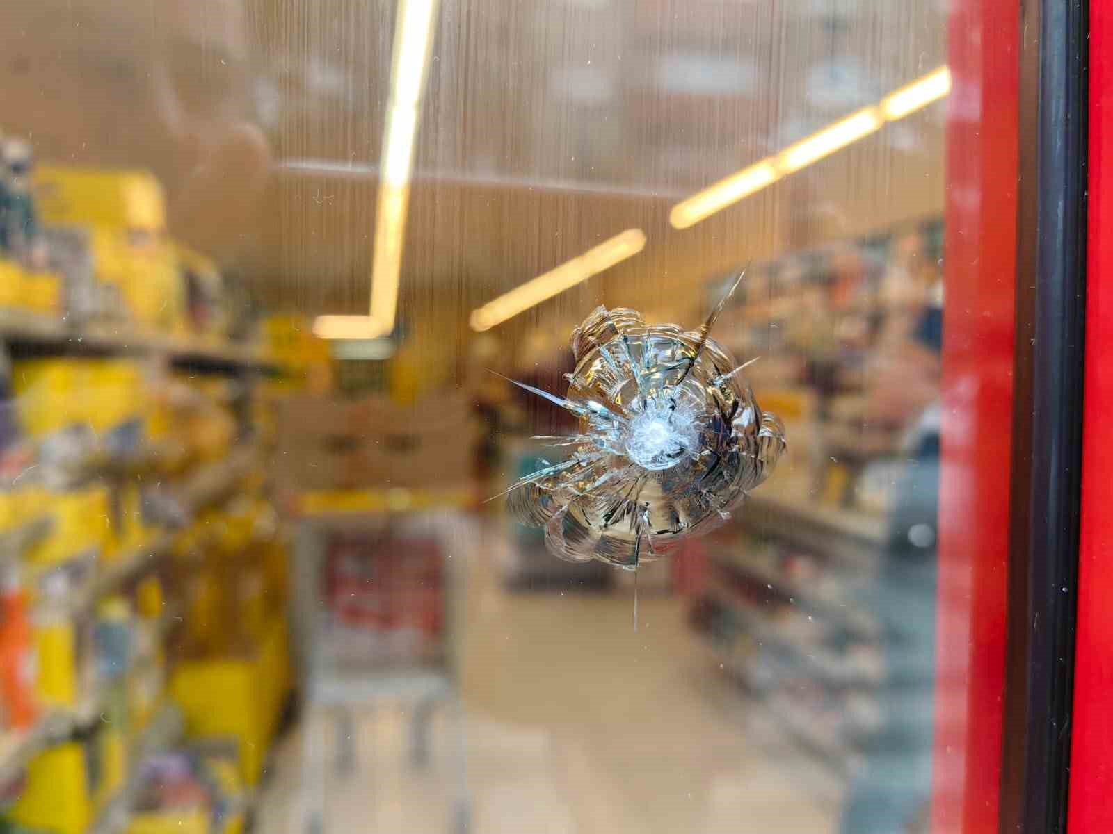 Markete pompalı tüfekle saldırı