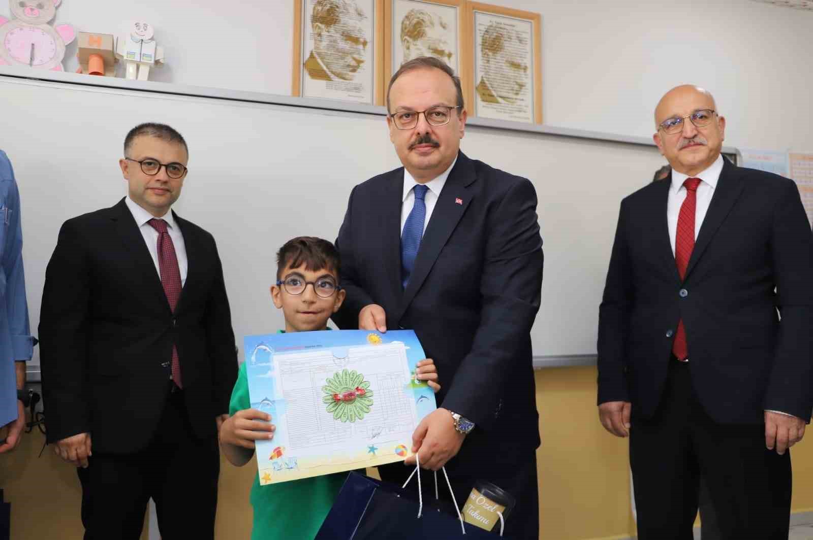 Bursa’daki depremzede öğrencilerin takdir başarısı