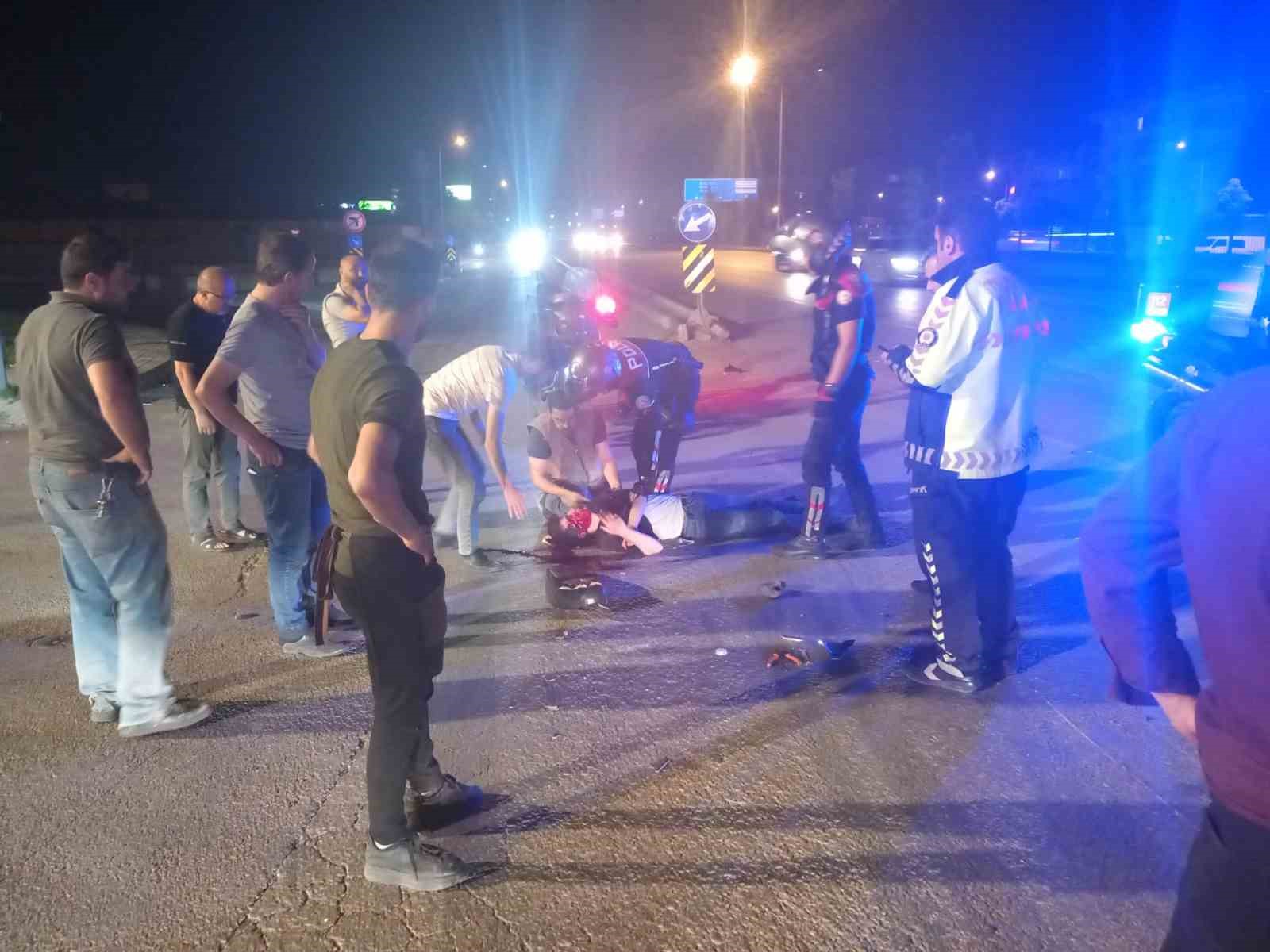 Bursa’da otomobil ile motosikletin kazası kamerada