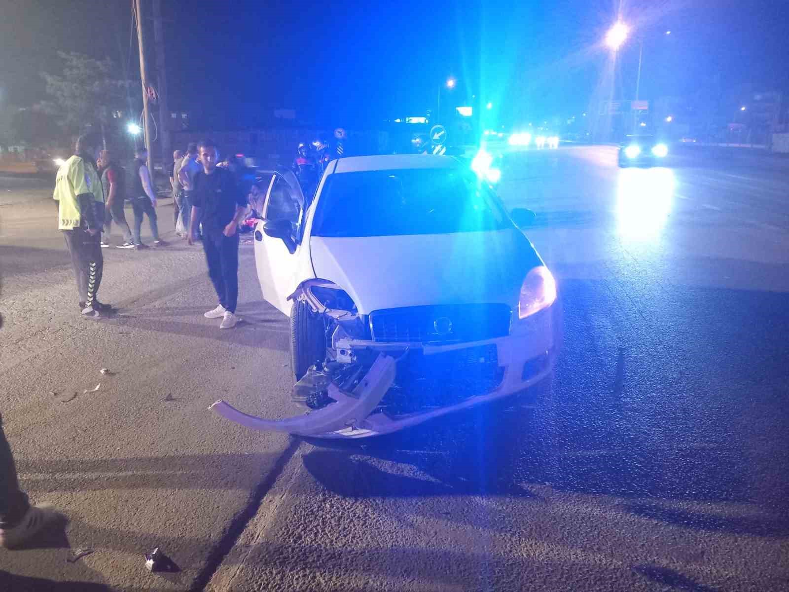 Bursa’da otomobil ile motosikletin kazası kamerada