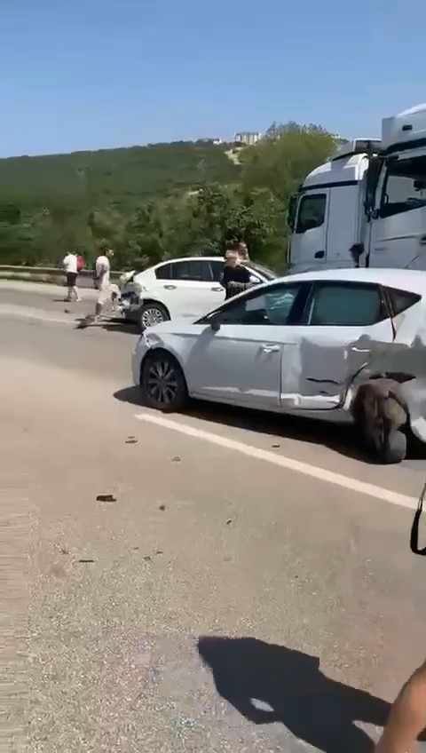 Bursa’da zincirleme kazada 11 araç birbirine girdi