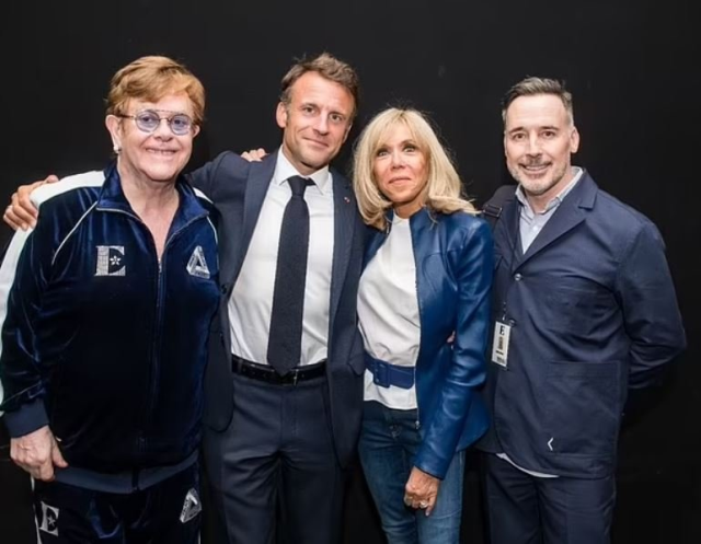 Fransa yanarken Cumhurbaşkanı Emmanuel Macron ve eşi konserde eğlendi