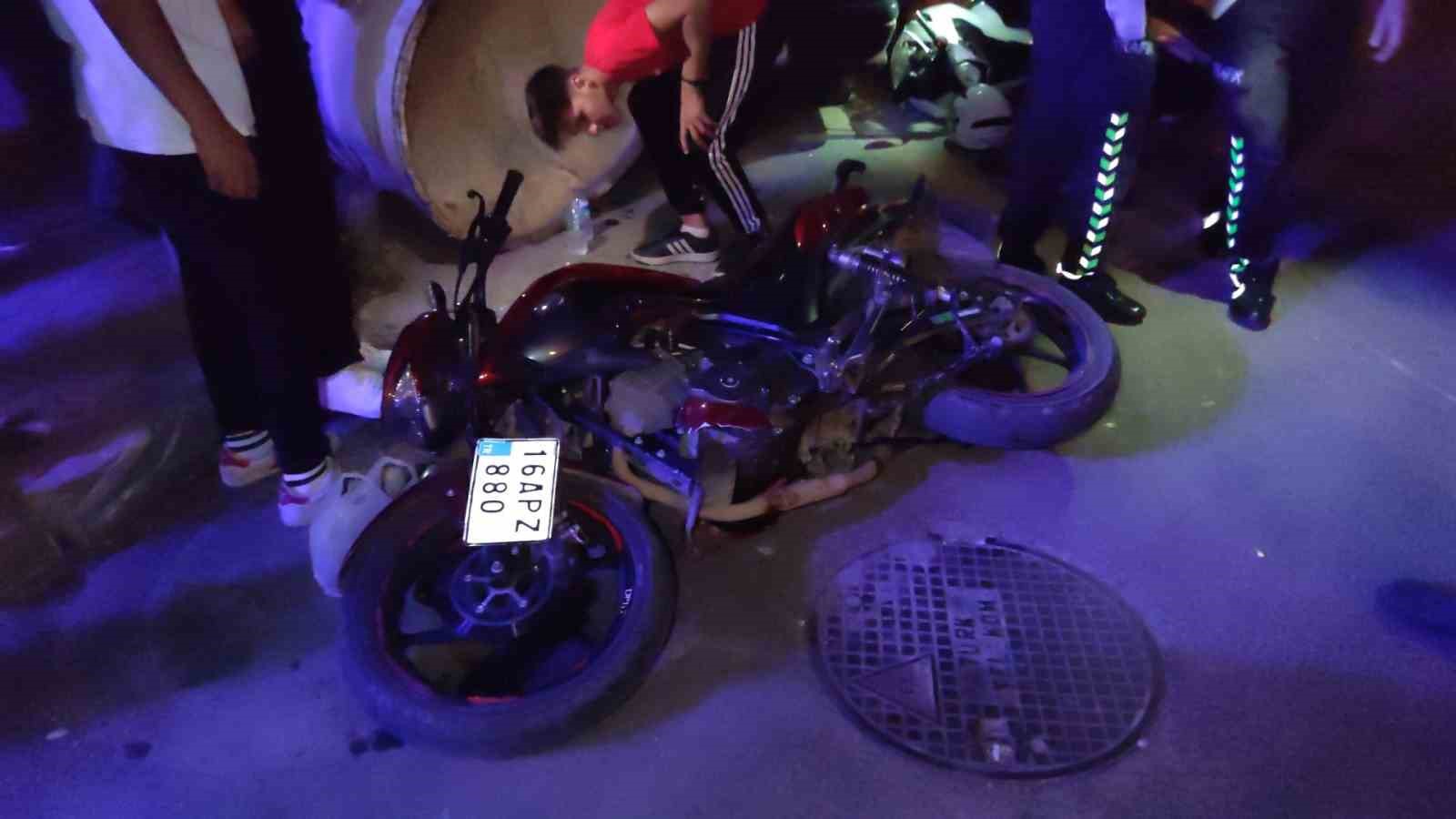 İki motosiklet çarpıştı, 5 kişi yaralandı