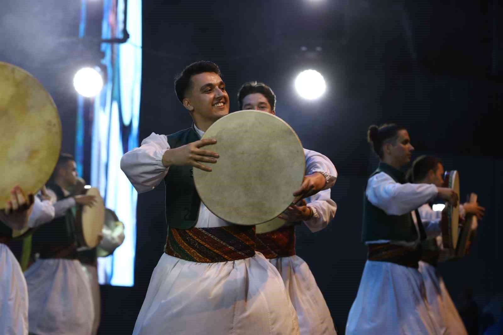 Bursa’da Karagöz Halk Dansları’ndan muhteşem final