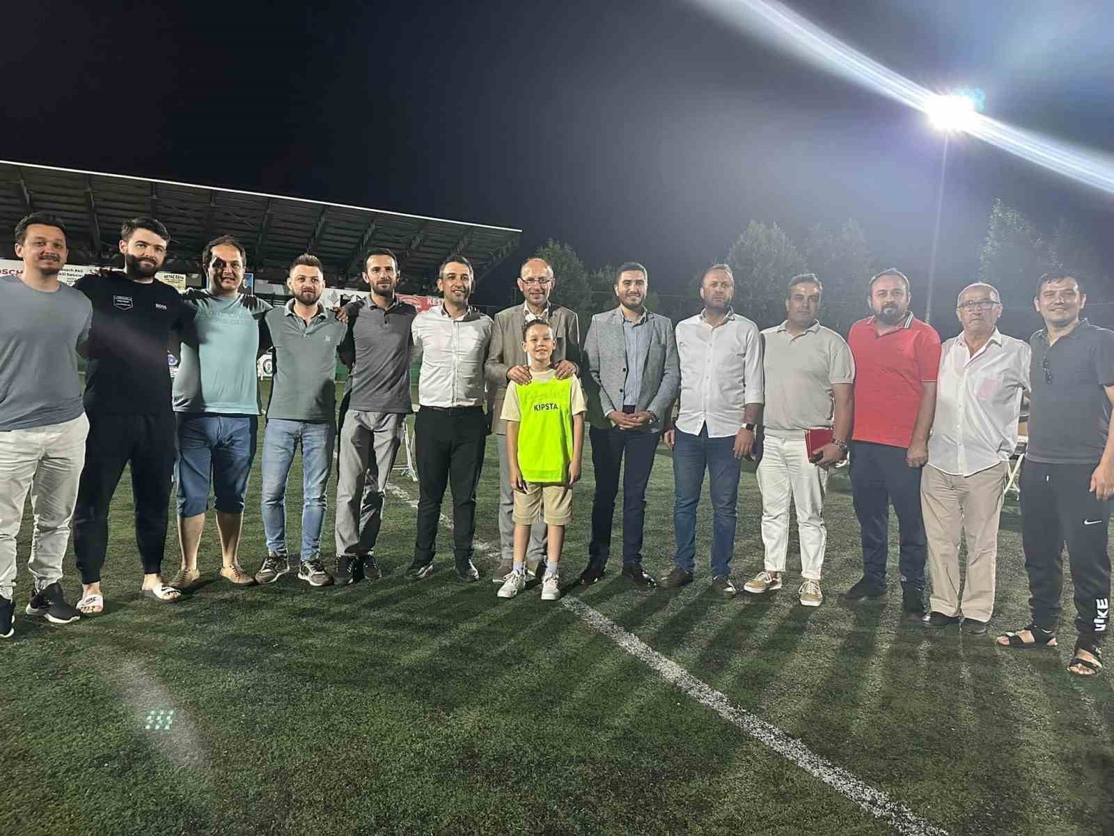 İlkay Gündoğan’ın imzaladığı topla başlayan turnuva şampiyonlar ligi gibi sona erdi