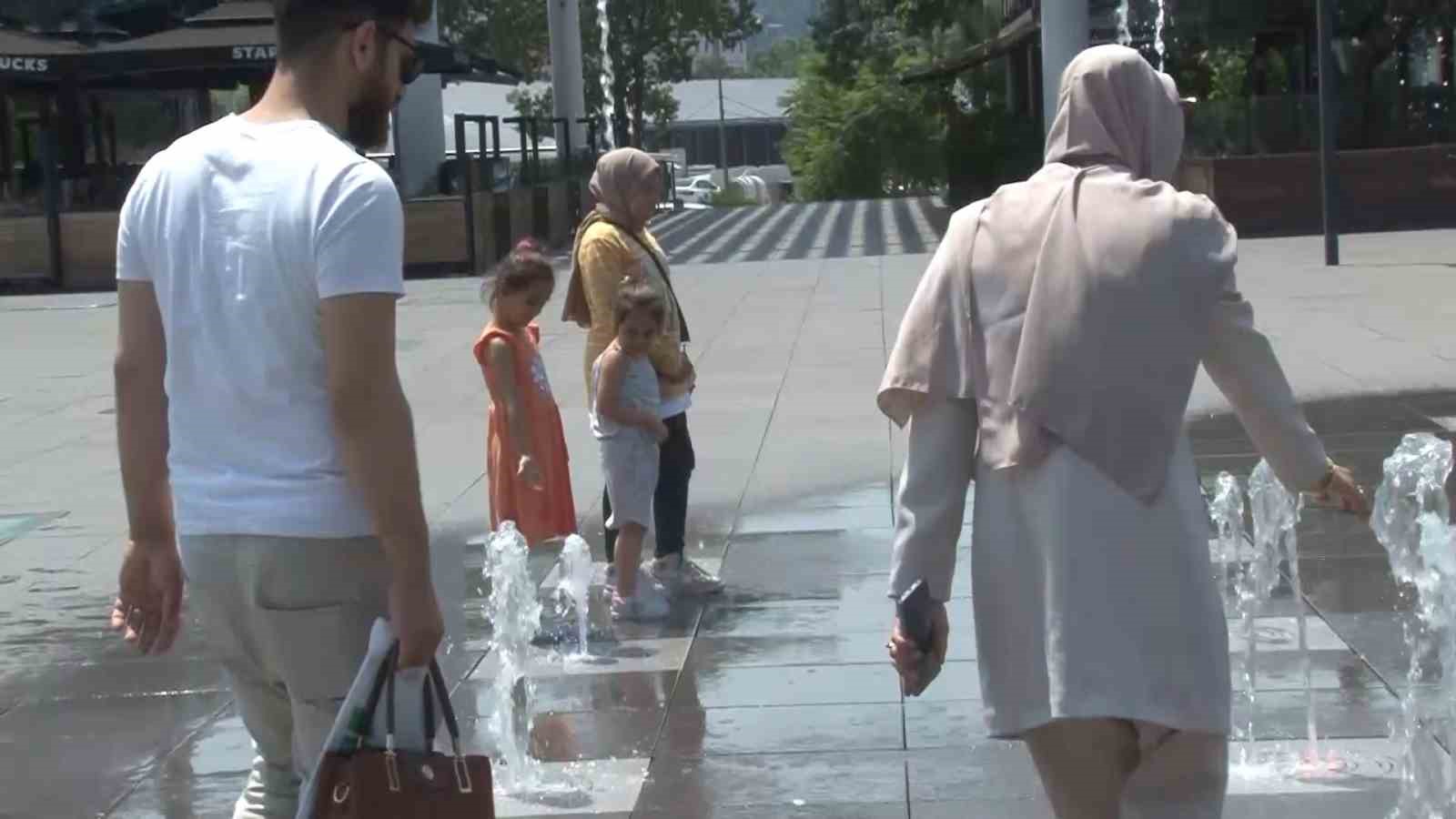 Bursa’da havalar ısınınca su parkları doldu taştı