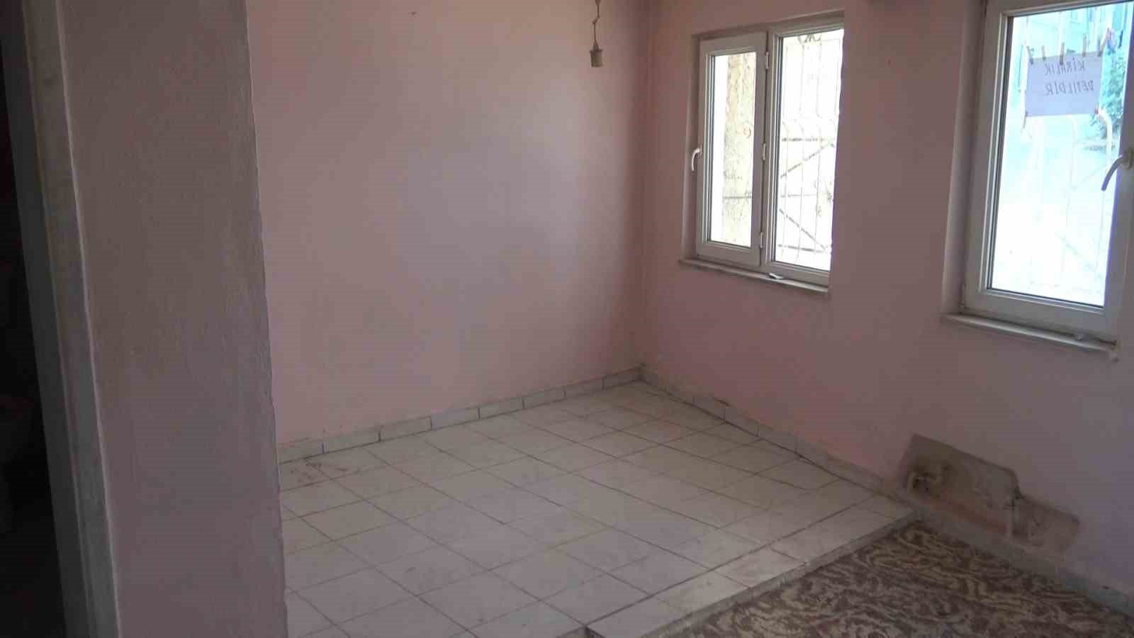 Bursa’da kiracısını kapı dışarı eden ev sahibi, 750 lira yaptığı kirayı 5 aydır alamadığını iddia etti
