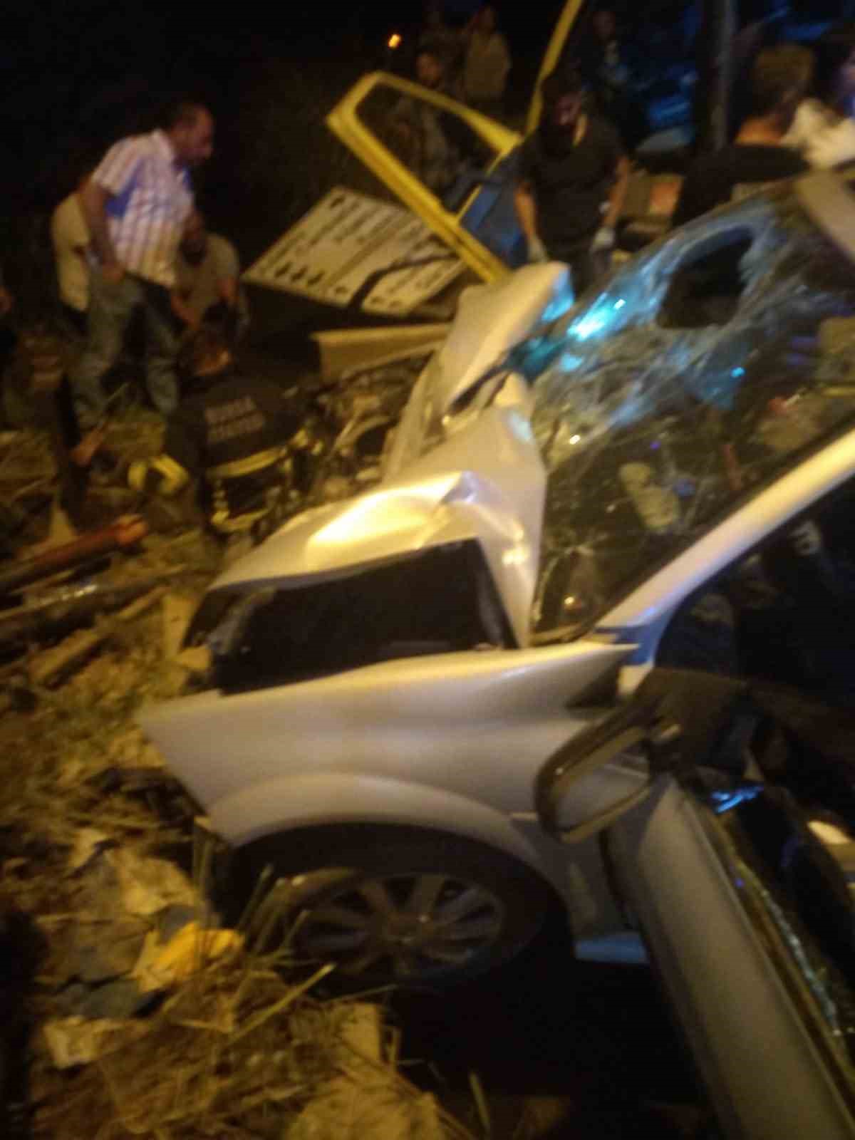 Bursa’da belediye otobüsüyle otomobil çarpıştı: 2 ölü