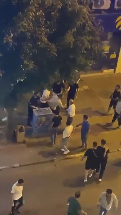 Bursa’da bıçaklı kavga kamerada: 1 yaralı