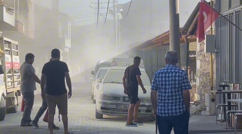 Bursa’da bir otomobil alev alev yandı, yanındaki tüp kamyoneti korkuttu
