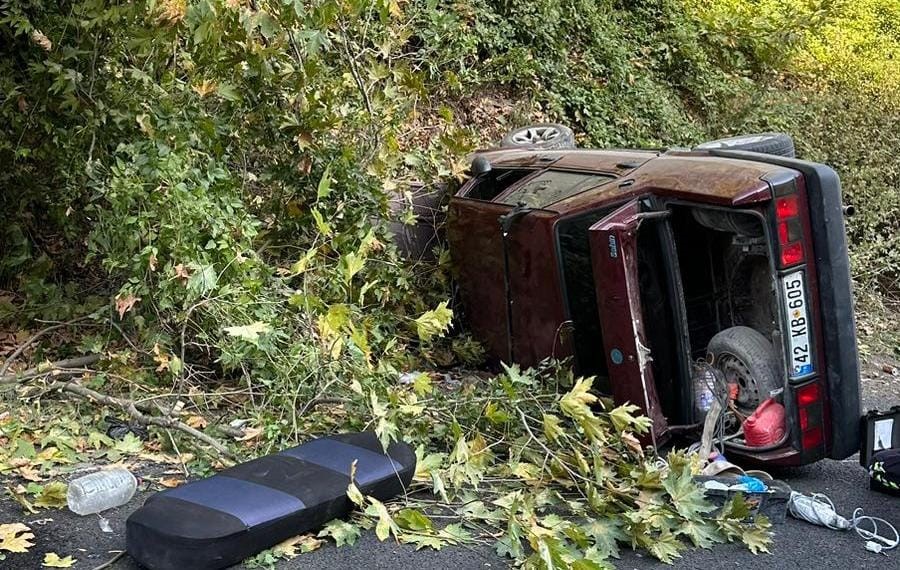 Yan yatan otomobilden 5 kişi sağ çıktı