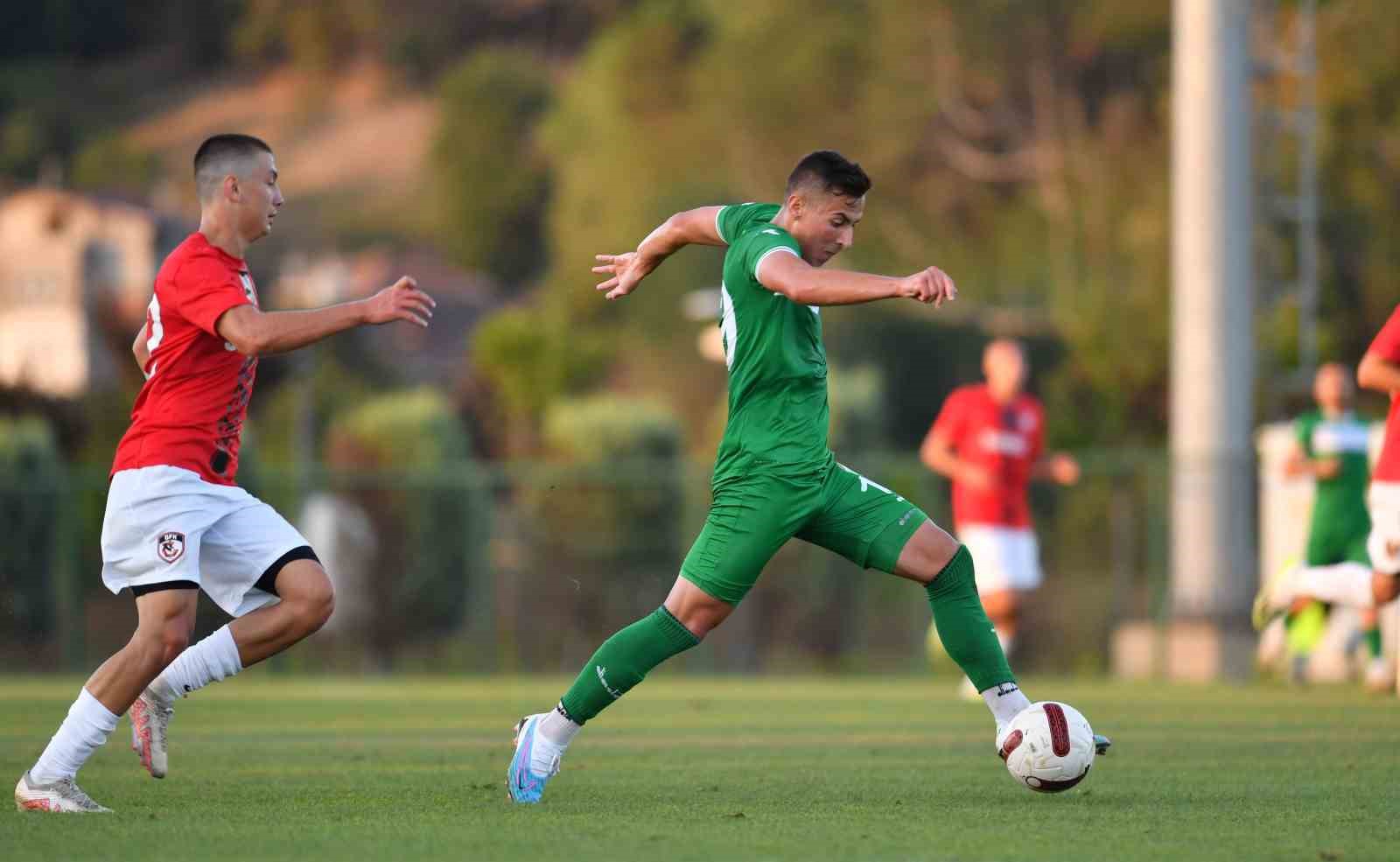 Bursaspor hazırlık maçında Gaziantep FK ile berabere kaldı