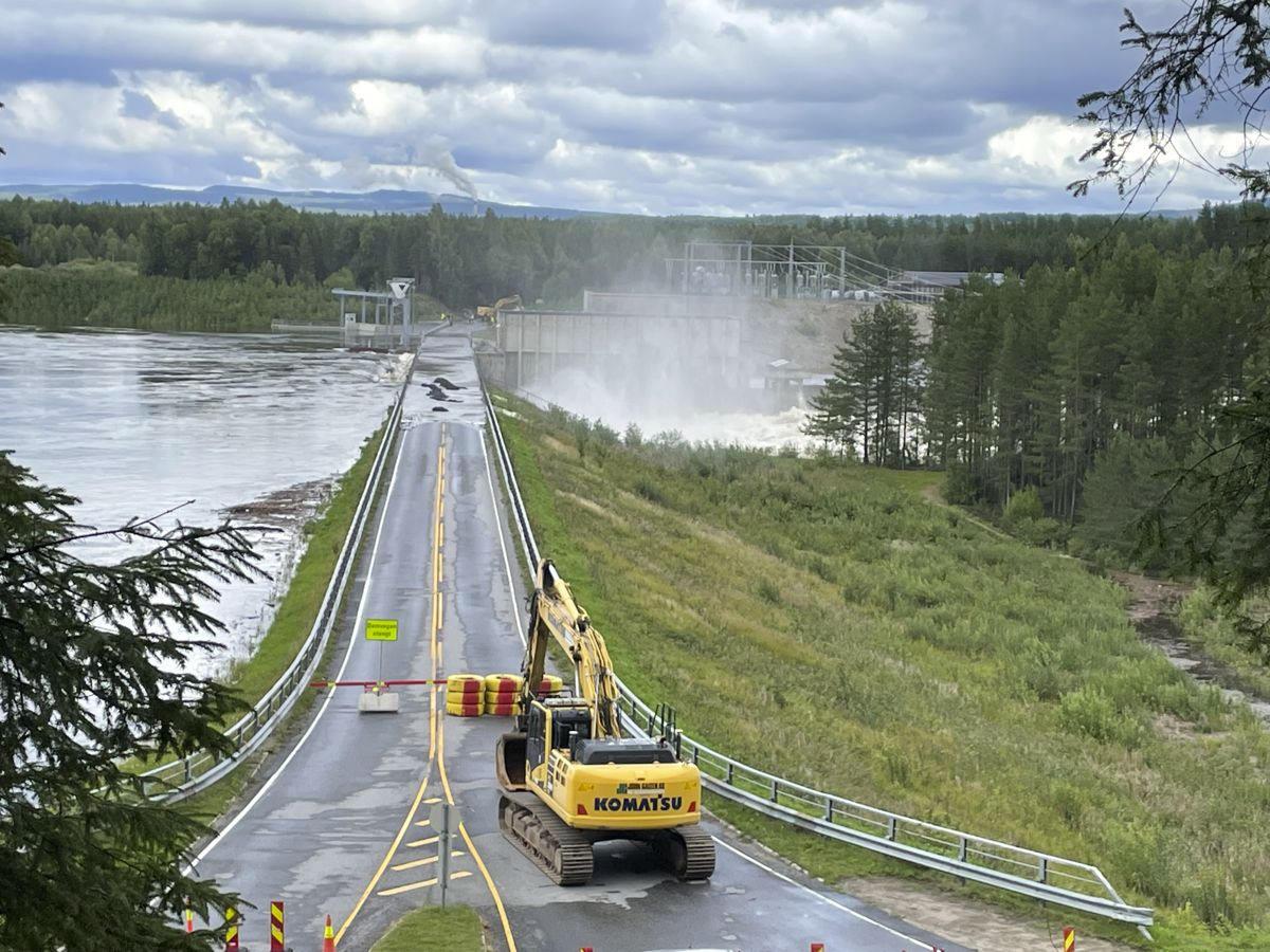 Norveç'te bir baraj kısmen yıkıldı