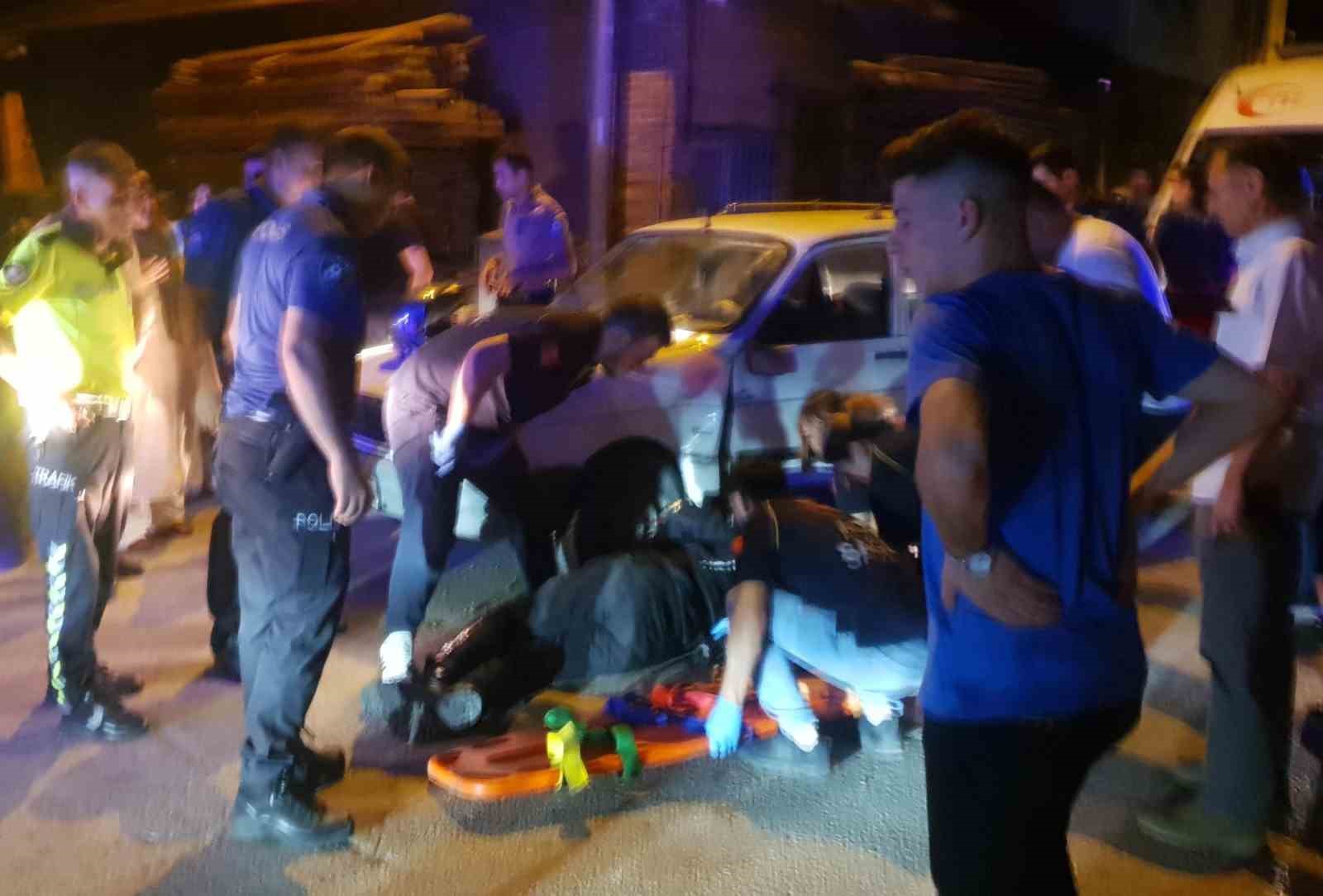 Kavga ihbarına giderken otomobil ile çarpışan motosikletli 2 polis yaralandı