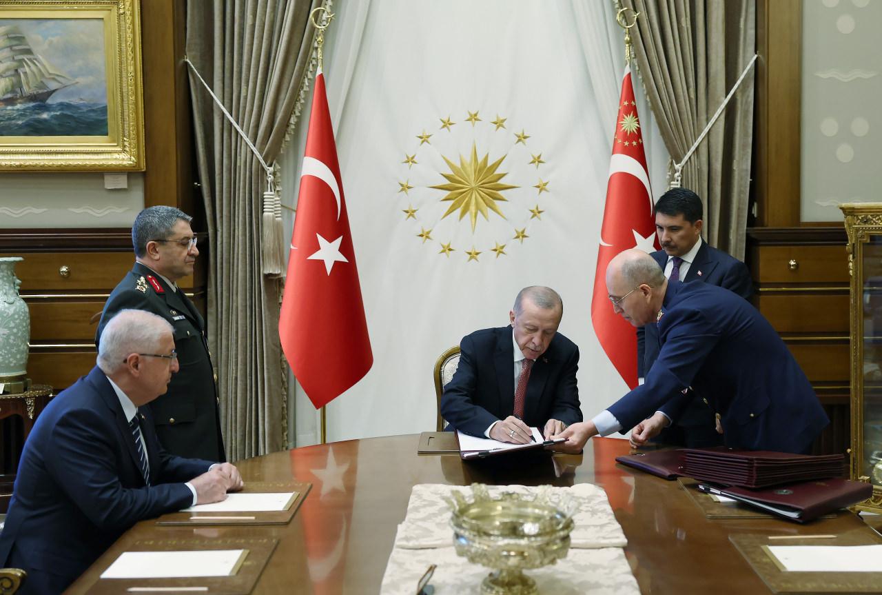YAŞ kararları Resmi Gazete'de! Cumhurbaşkanı Erdoğan onayladı