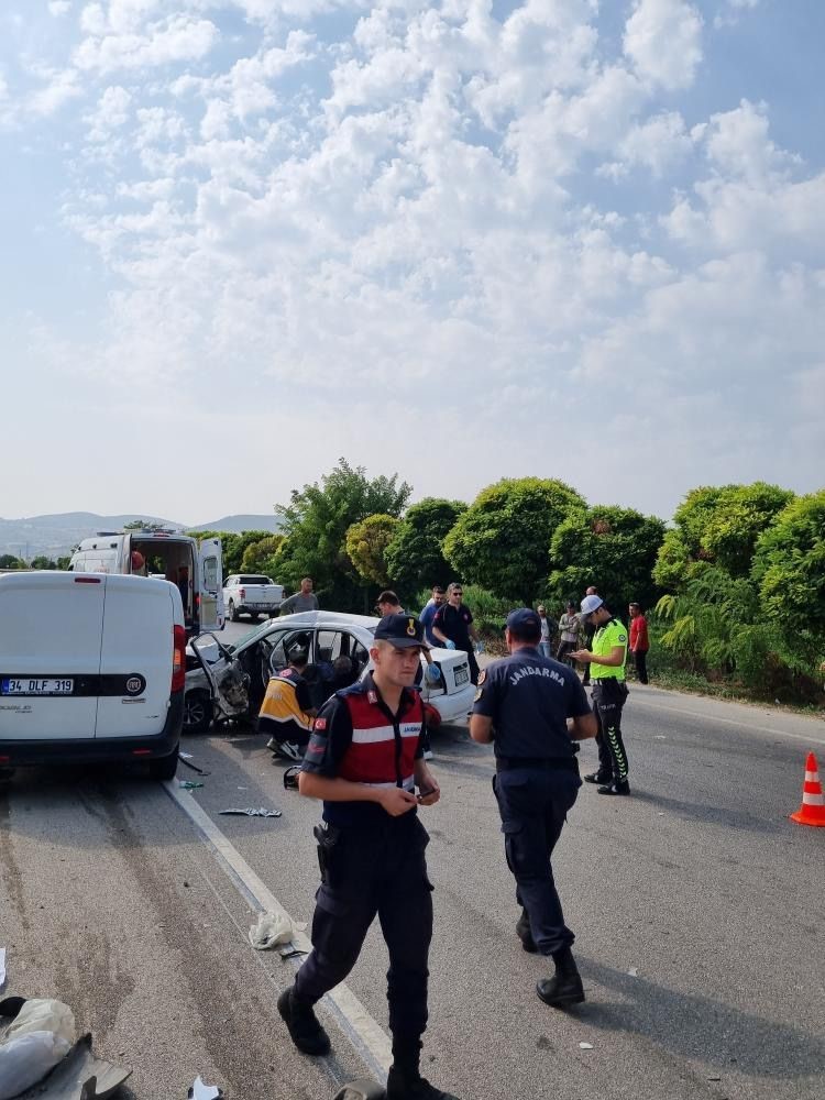 Bursa’da trafik kazası : 2 ölü 1 yaralı