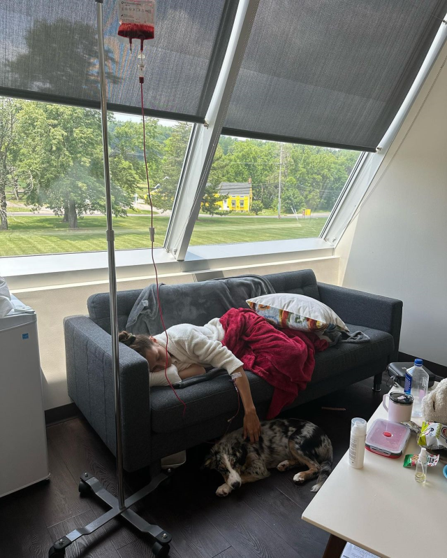 Lyme hastalığıyla mücadele eden Bella Hadid, tedavi esnasındaki fotoğraflarını paylaşıp içini döktü