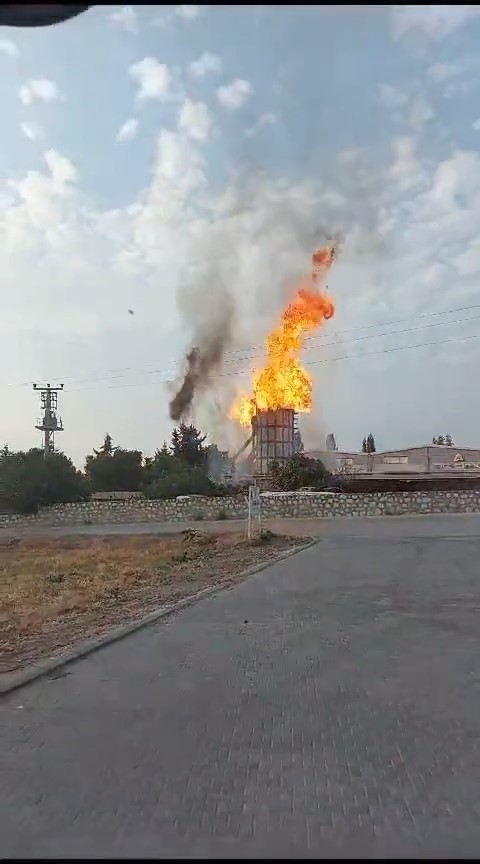 Bursa’da mobilya fabrikasının santrali bomba gibi patladı.. O anlar kamerada