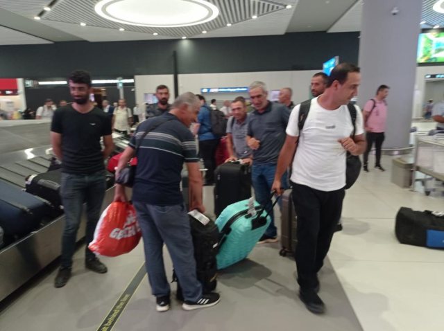 Nijer'de mahsur kalan Türk vatandaşları özel seferle Türkiye'ye döndü