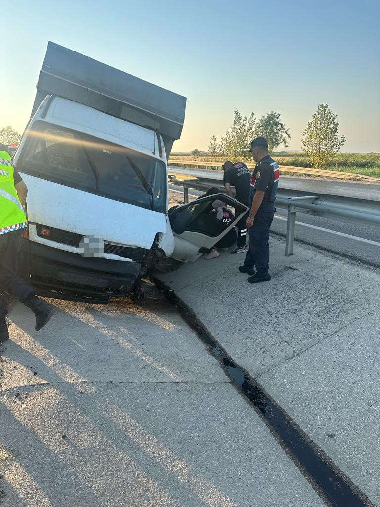 Yoldan çıkan kamyonet kaza yaptı: 1 ölü