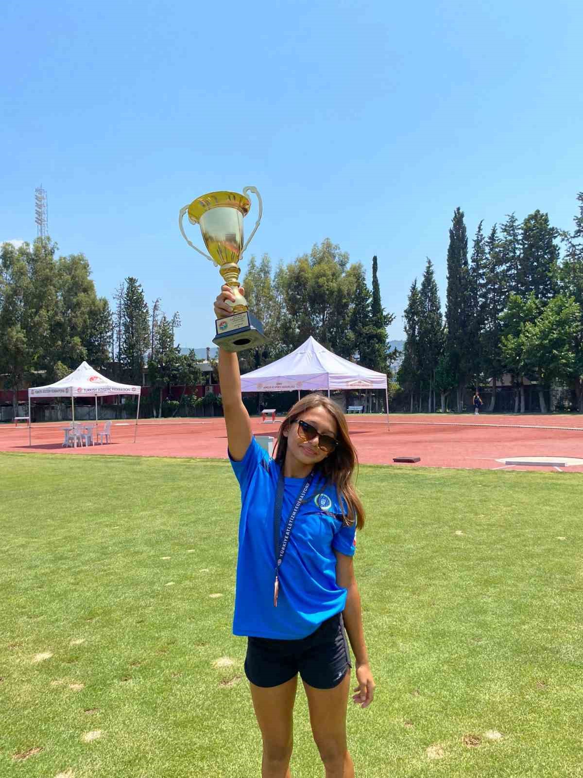 Bursa Büyükşehir Belediyesporlu atletler İzmir’de 5 madalya kazandı