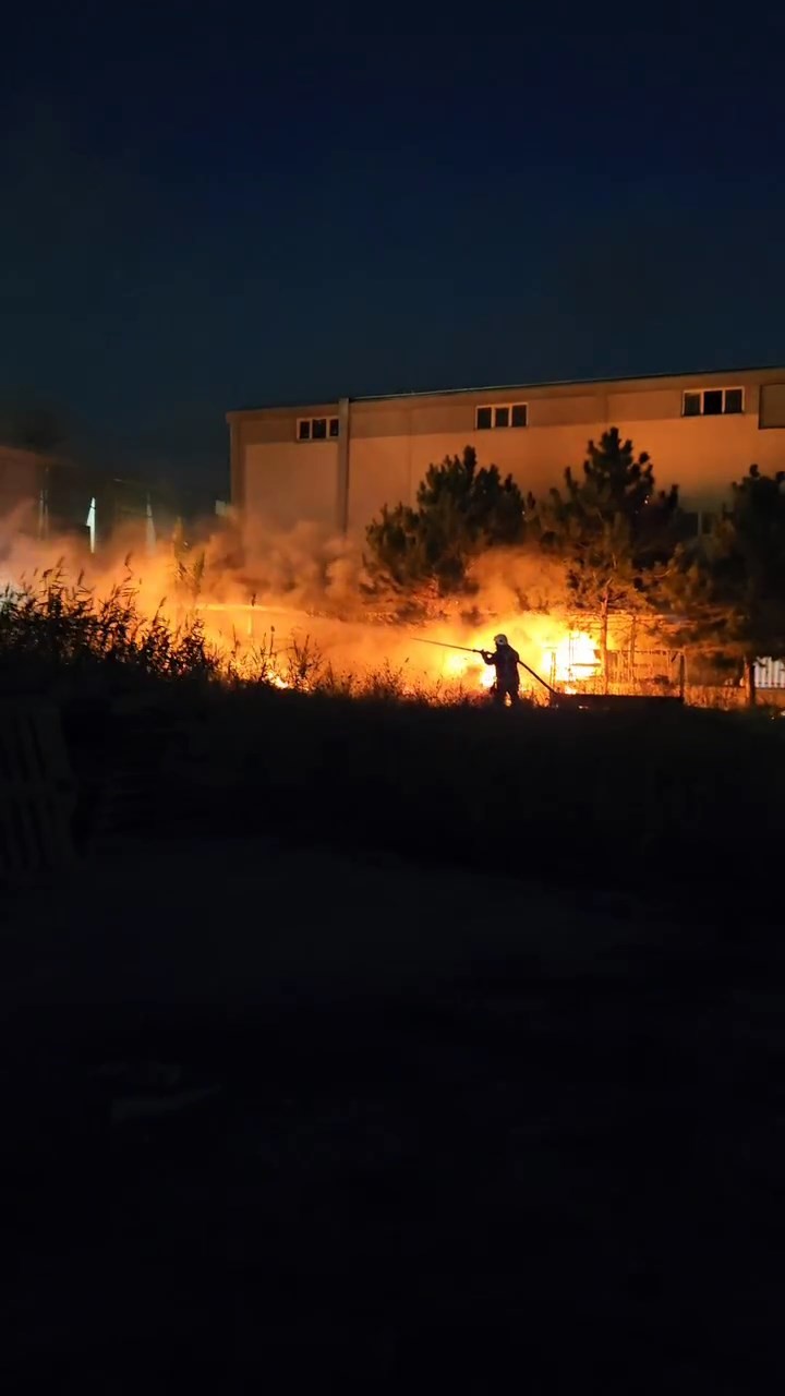 Bursa’da iplik fabrikasında korkutna yangın