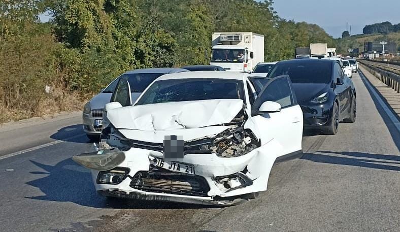 Bursa’da iki otomobil çarpıştı: 7 kişi yaralandı