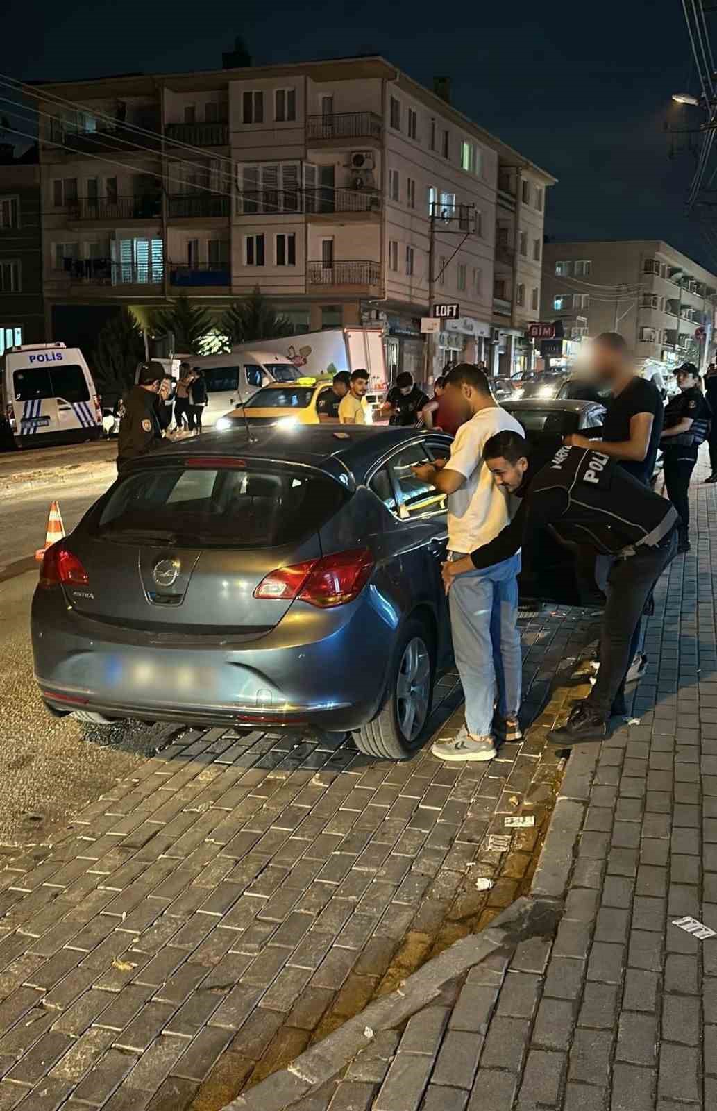 Bursa’da polis ekipleri ‘Huzur’ uygulaması yaptı