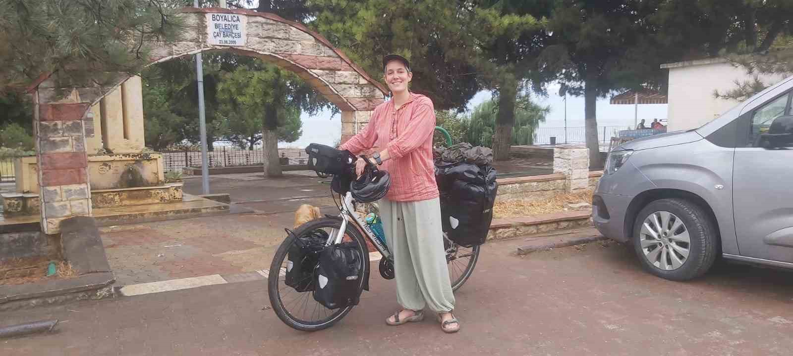 Hollandalı hemşire bisikletiyle dünya turunda