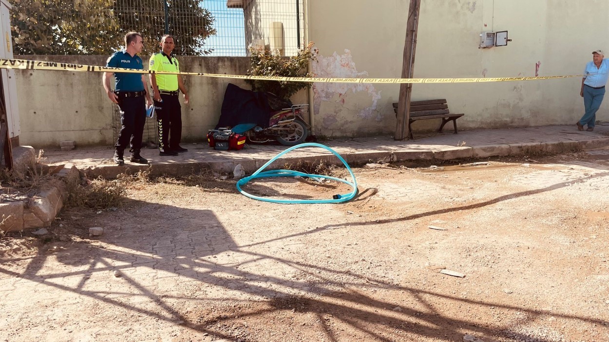 Şantiye duvarına çarpan motosiklet sürücüsü hayatını kaybetti
