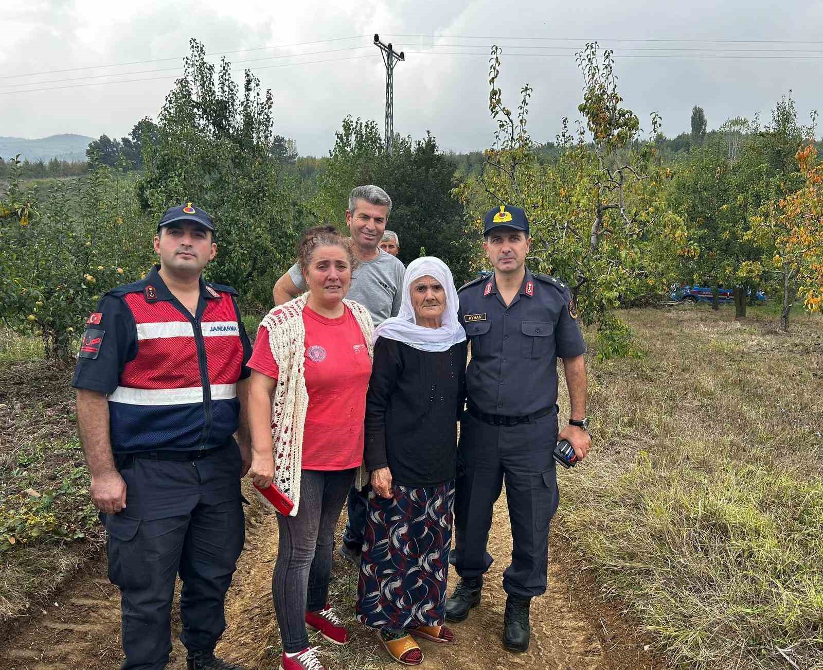 Bağ evinde kaybolan yaşlı kadını Jandarma ekipleri buldu