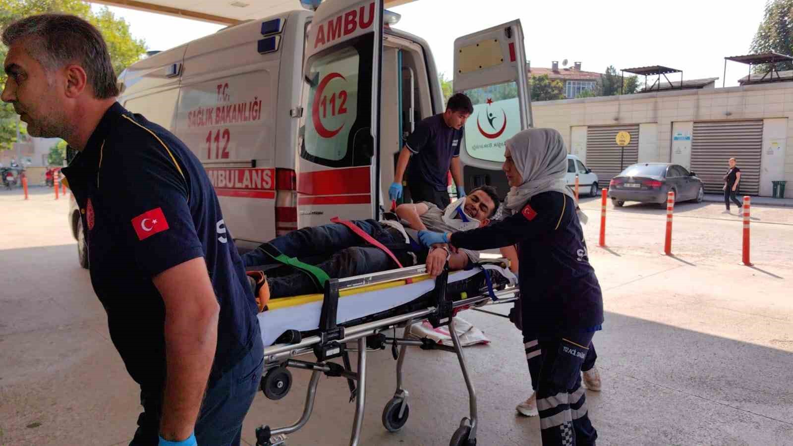 Bursa’da üzerine tomruk düşen şoför ağır yaralandı