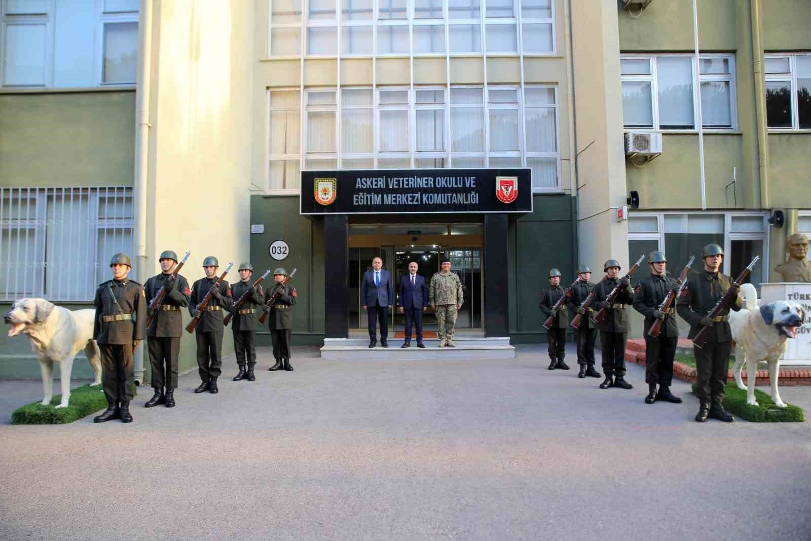 Vali Demirtaş askeri harayı ziyaret etti
